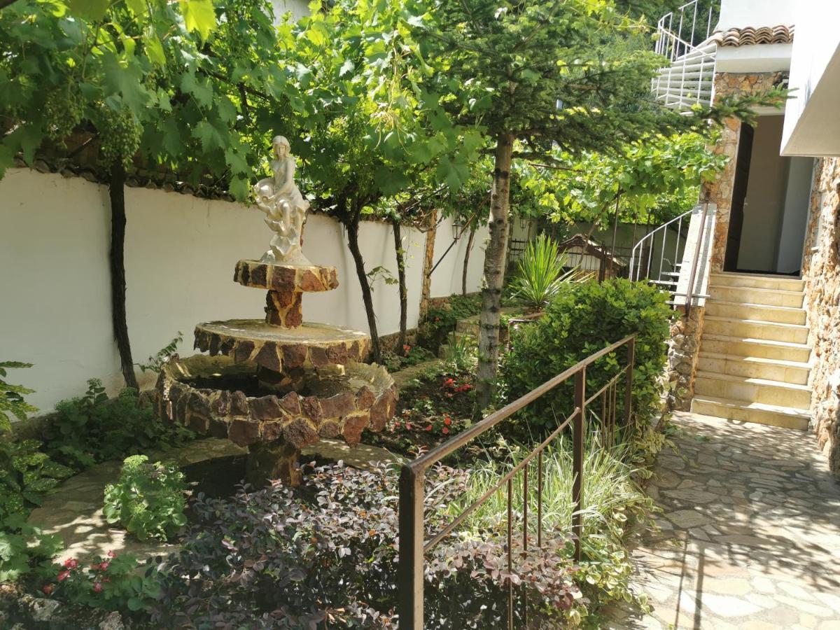 Villa Marieta Guesthouse Baltjik Exteriör bild